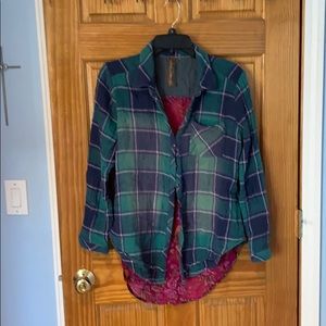 Gorgeous flannel shirt with contrast inlay back